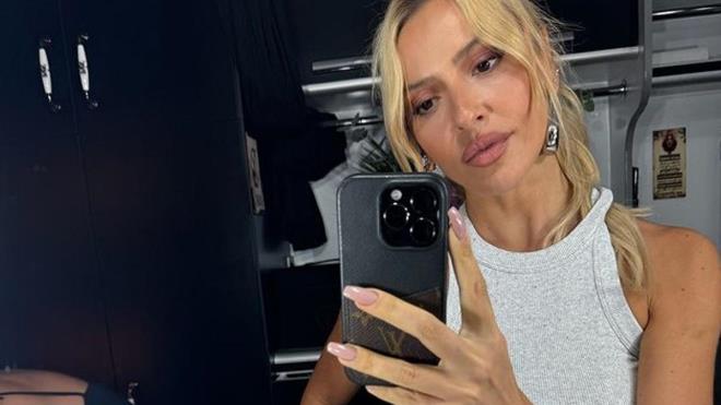 Sahne ovlar ve kyafetleri ile adndan sz ettirmeyi baaran nl arkc Hadise imdi de oyunculua merak sard. Getiimiz haftalarda bir proje iin imza atam Hadise, kariyerine oyunculuu da ekledi.