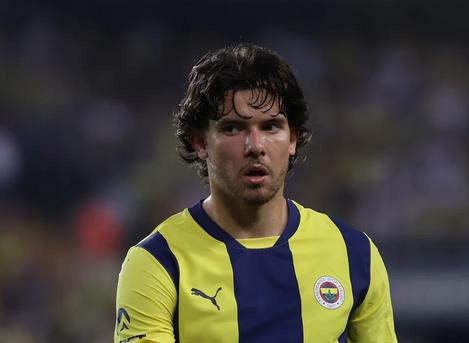 Milli oyuncu, salk kontrollerinden getikten sonra ngiliz ekibiyle resmi szlemeyi imzalayacak. FENERBAHE'NN KAZANACAI RAKAM Fenerbahe'nin bu transferden 30-35 milyon euro bonservis creti kazanmas bekleniyor.