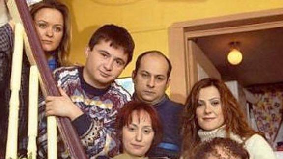 Yedi Numara dizisi, TRT 1 ekranlarnda sevilerek izlenmiti. Toplam 92 blm sren dizide; Glden Gney, Engin Alkan, Olgun imek ve Volkan Girgin dahil olmak zere birok farkl isim rol alyordu. Ayrca Yedi Numara dizisinde Recep Ballolu olu karakterini canlandran Volkan Girgin, baz izleyiciler tarafndan 1 numara olarak grlyordu.