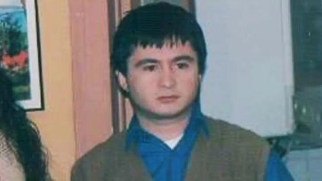 YED NUMARA'NIN RECEP BALLIOLU'SU AIRTTI    Yedi Numara dizisindeki Recep Ballolu karakteri birok insann gnlnde adeta taht kurmutu. Bu nedenle Recep Ballolu karakterini canlandran Volkan Girgin'in son hali de pek ok izleyici tarafndan merak ediliyor.  <p>  Yedi Numara dizisinin sona ermesinin ardndan seneler geti. Nitekim Recep Ballolu karakterini canlandran Volkan Girgin imdilerde 50 yanda. Bu nedenle Volkan Girgin'i Yedi Numara dizisinde canlandrd Recep Ballolu olu karakteri ile hatrlayan birok insan, seneler sonraki halini ilk kez grdnde arabiliyor.