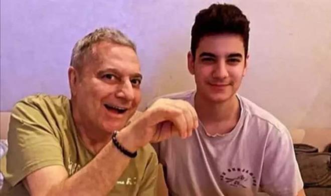 zel hayat ile gndemden dmeyen Mehmet Ali Erbil, getiimiz gnlerde abisi ve olu Ali Sadi ile bir araya geldi. nl isimde olu Sadi'nin Mehmet Ali Erbil'e benzerlii dikkat ekti.