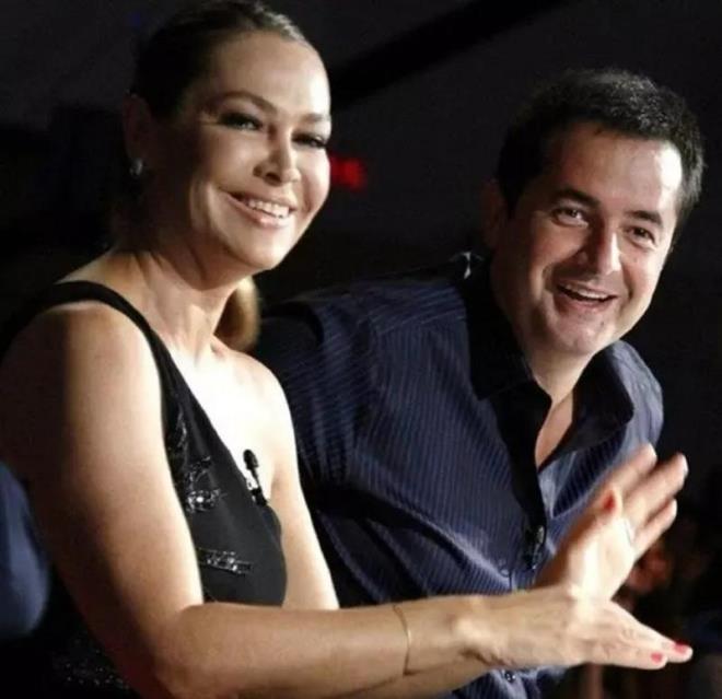 Hlya Avar'la Acun Ilcal birbirleriyle olan dostluklaryla biliniyorlar. Uzun yllardr arkada olan ve birbirleriyle ortak i de yapan Hlya Avar'la Acun Ilcal arasna kara kedi girdi.