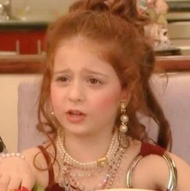 ZEYNEP ZKAYA KMDR?<p>  Zeynep zkaya, 23 Ocak 1998'de stanbul'da dnyaya geldi. zkaya, "Sihirli Annem" dizisinin ardndan "ki Aile", "Eyvah Halam" ve "Altndal" dizilerinde de rol ald.