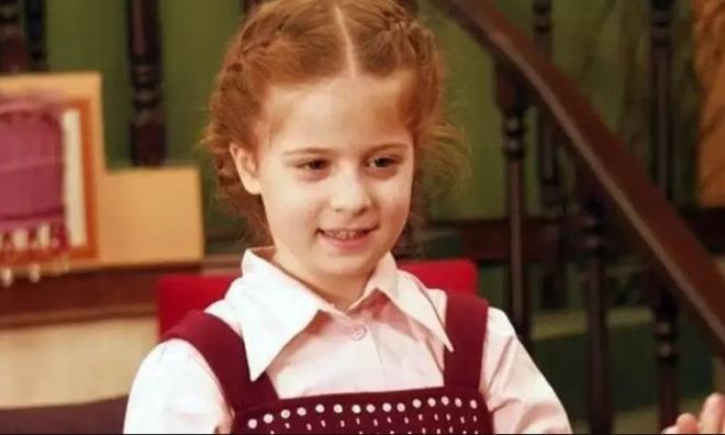 Zeynep zkaya, uzun yllardr birlikte olduu erkek arkada Oulcan Can'dan evlilik teklifi aldn duyurdu.