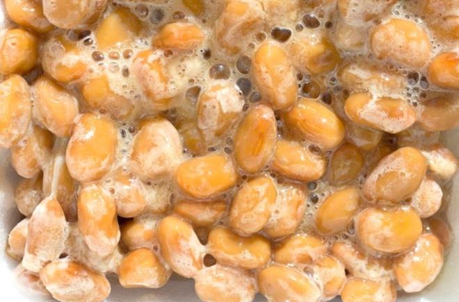 Sindirim sistemine iyi gelen, barsaklar altran, cilt saln destekleyen ve kalp saln korumaya yardmc olan nohut, besleyici bir baklagil.