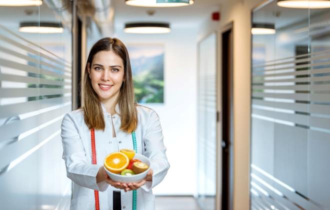 3. ZHNSEL SALIK N Y    Merdiven kmak, sre mutluluk hormonlar olarak bilinen endorfinlerin salnmasna yardmc olduu ve mutluluk ve rahatlama duygularn tevik edebildii iin anksiyete ve depresyon semptomlarn iyiletirebilir.    Bir NCBI makalesine gre, dzenli olarak merdiven kmak daha iyi zihinsel salk ile ilikilidir.