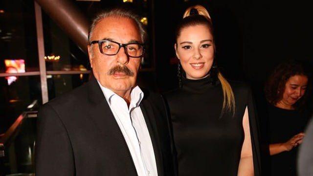 KIZIYLA ARASINDA SULAR DURULMUYOR    Son olarak kzna rest eken nl sanat, avukat araclyla sosyal medyadan bir aklama yaparak kzna soyadn kullanmamas ve ticari faaliyetlerinde isim hakk almak istediini dile getirdi.