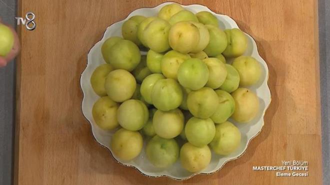 LK TUR<p>    Yarmaclara ilk turda Bayrami Beyaz verilerek yaratclk taba beklendi. efler tarafnda taba beenilen yarmaclar; Semih, Nigar ve Nevzat oldu. Zbeyde, alar, Akn ve Beyza ikinci tura kald.