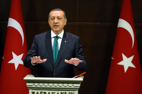 HileliSosis Dn dndr, bugn bugn... Nasl ki dn "Yetmez ama EVET"cilerin gnyd, bugn ise "Eksik ama EVET"cilerin gndr!