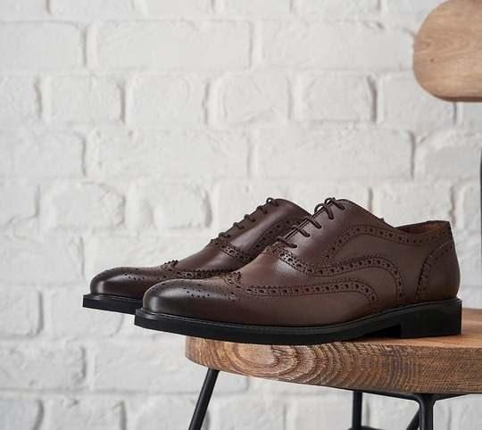 Erkeklerde durum yle:       <br>  38 numara ayakkab giyenler 63 ile 66 yana kadar hayatta kalyor.