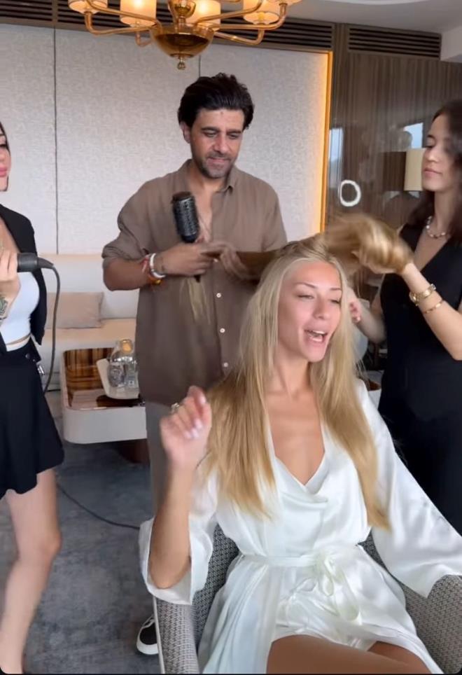 iftin dn davetiyesi de ortaya kt.    Tamamen siyah bir tema seilen davetiyede Acun Ilcal ve Aya ala Altunkaya davetlilere, "Ltfen, sosyal medya olmasn." diye not dt.