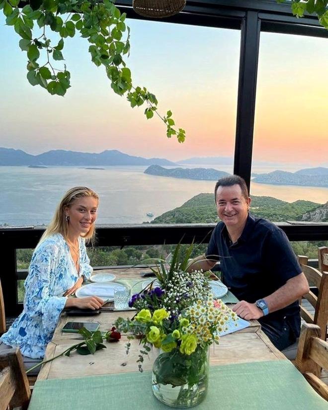 Acun Ilcal, eyma Suba ile boandktan ksa bir sre sonra Aya ala Altunkaya ile ak yaamaya balad. Birlikteliklerini evlilikle talandrmak isteyen ift, bu akam Esma Sultan Yals'nda dzenlenen trenle dnya evine girdi.