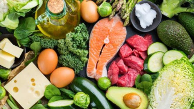 Meyveler salkl bir diyetin paras olarak bilinse de Pelin Karahan kendi beslenme dzenine meyveler iin bir snrlama getirdi. Tketimini snrlandran oyuncu, doal eker ieren meyvelerin kilo verme srecini yavalatacan belirtti. Meyveyi minimumda tutarak kan ekerini dengelemeyi ve ya yakmay baard.