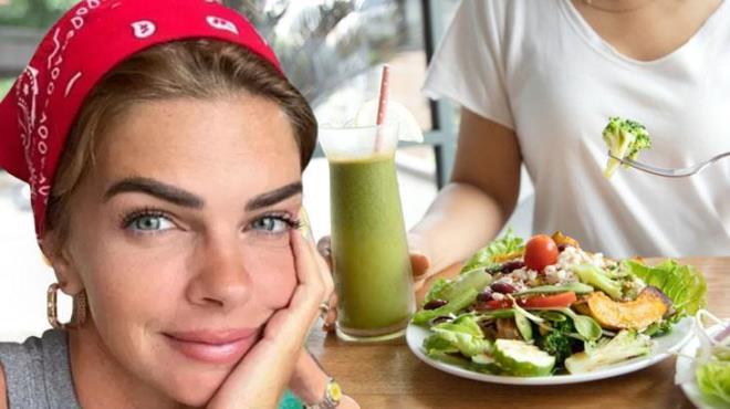 Kilo vermek iin ketojenik diyet yapan Pelin Karahan, sadece ya kayb yaayarak fazla kilolarndan kurtuldu. Beslenme dzenini batan sona deitiren nl oyuncu, bu kadar ksa srede hangi yiyeceklerle beslenerek kilo verdi? te detaylar.