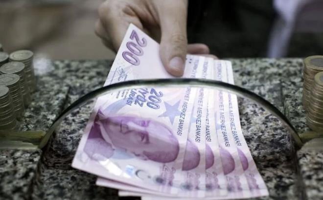 Bunun olabilmesi iin 2025 ylnda emekli aylk balama oranlarnn yzde 30 orannda aa dmesi gerekmektedir. Baka trl bu uygulama olamaz. Zaten 657 memurlarmz ya da primleri asgari cret zerinden yatan herkesin emekli maa ykselmeye devam ediyor.  <p>  Bununla ilgili herkes bir ey sylyor fakat bunun olabilmesi iin aylk balama oranlarnn 2025 ylnda yzde 30 aa drlmesi demek. Bence byle bir ihtimalin olmas ok zor?