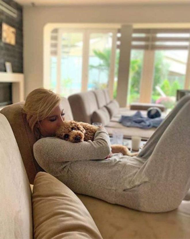 4.5 milyon takipili olan ikel iki olu ile yaad 9 odal lks villas da hayranlarnn dikkatinden kamad.