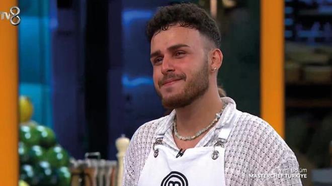 ANA KADROYA GREN YARIMACI<p>    MasterChef Trkiye'nin yedeklerden ana kadroya giren 5. yarmacs Erim oldu.