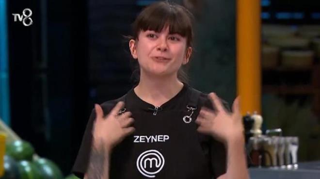 ZEYNEP GZYALARINA HAKM OLAMADI<p>    Gzyalarna boulan Zeynep "Umarm Somer ef'in tabana yakn bir tabak karabilirim. Bu zamana kadar hep kendim iin yartm. Bugn kz kardeim iin yaracam. Seni ok seviyorum. Zaten u an bana dua ediyor. Duygulandm" dedi.