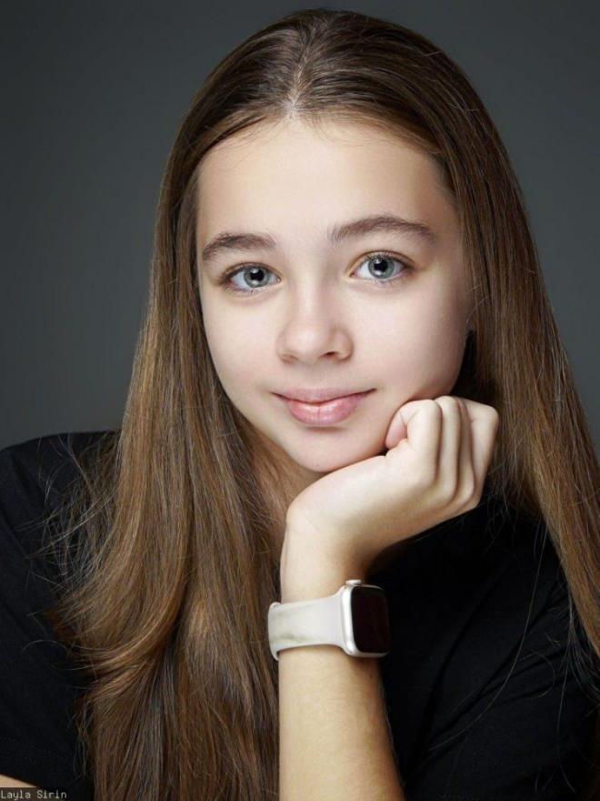 2015 ylnda yaynlanan Muhteem Yzyl Ksem dizisinde canlandrd Hanzade karakterinin ardndan 7. Koutaki Mucize filminde Memo'nun kz Ova karakterine hayat verdi.