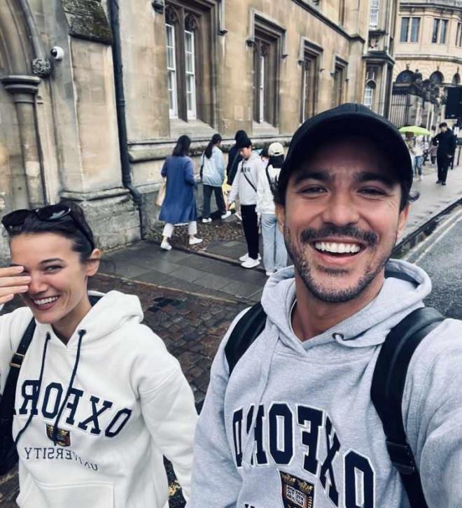 likilerini gzlerden uzak yaamay tercih eden nl iftin Roma Bykelilii?ne evlenmek iin bavuruda bulunduu ve eyll ay iin gn bekledikleri ortaya kmt.