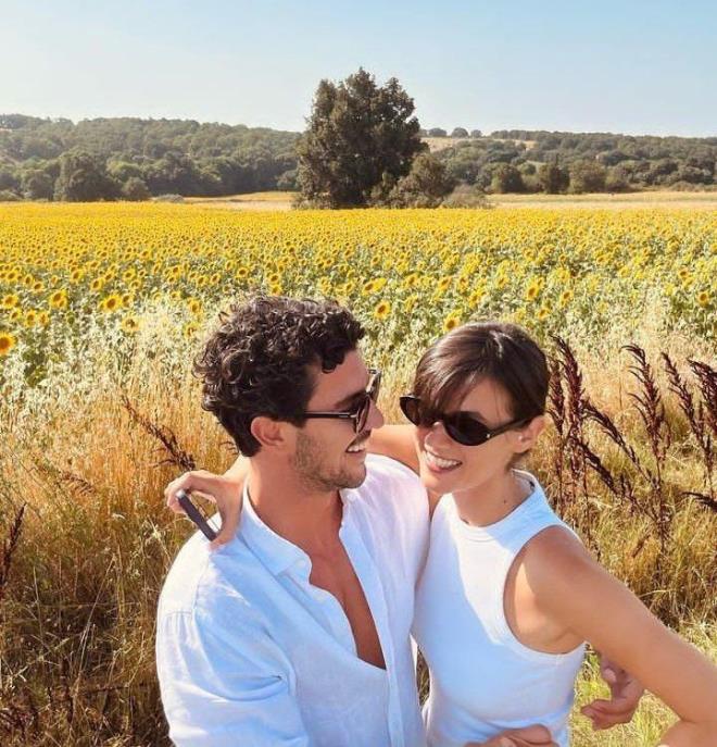 Gsterili bir dn yerine sade ve romantik bir tren organize eden nl ift, stanbul'da aileleri ile birlikte ikinci bir dn daha yapacak.