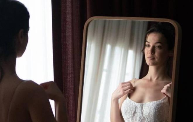 Ekranlarn sevilen dizisi Yarg'nn barol oyuncularndan Pnar Deniz, zel hayatyla gndeme gelmeye devam ediyor. 2023 ylnn yaz aylarnda Kaan Yldrm'dan evlenme teklifi alan nl oyuncu, dn detaylarnn belli olmasyla dikkatleri zerine toplamt. Getiimiz akam bir lansman knda grntlenen nl oyuncu ilk kez aklama yapt.