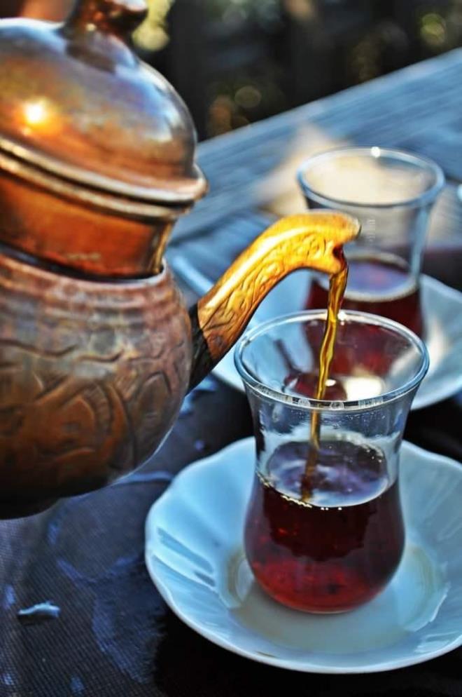 Yaplan aratrmalarda ay ve kahvede bulunan polifenoller de dahil olmak zere baz kimyasallarn demir emilimini engelleyebildii, bu kimyasallarn iltihaplanmaya kar koruyucu olduu dnlyor.