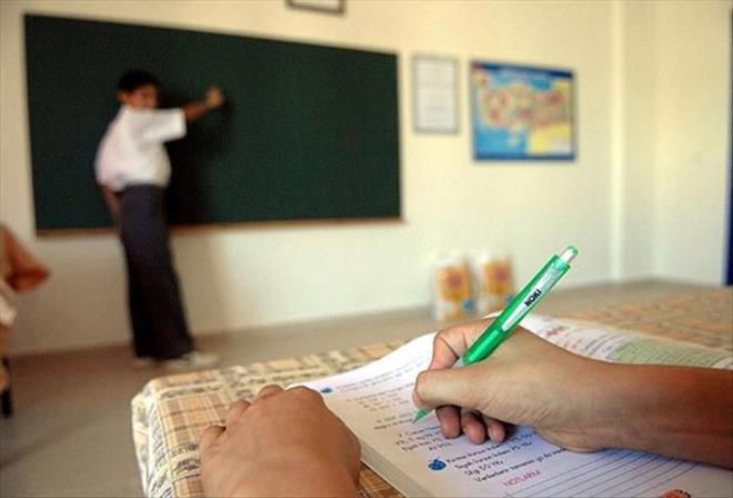 MEB MLAKAT SONULARI NE ZAMAN AIKLANACAK?    Milli Eitim Bakan Yusuf Tekin, 20 bin retmen atamasna ilikin, "Dantayn bu konuda verecei karara gre, retmen arkadalarn mlakat notlarn aklayp atama srelerini balatacaz. Burada bu karara kadar beklemek durumundayz." dedi.    Bu kapsamda bilgiler netletike haberimizde yer vereceiz.