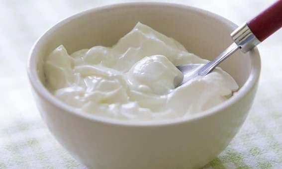 Pekmezli yourt tketimi, tokluk hissi verecei iin kilo kontrol sz konusu olabilir ancak pekmezin yksek oranda eker ieriyor olmas kan ekerini ykseltebilir. Bu sebeple pekmezli yourdun kontroll tketilmesi olduka nemli.