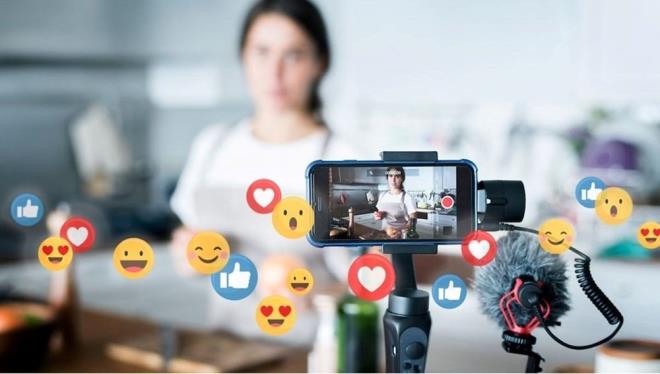 TAKPLERNZLE BA KURARAK ALGORTMANIZI YKSELTN    Beeni, yorum ve paylam yoluyla takipilerinizle gl bir etkileim kurmann algoritmadaki yerinizi nasl etkilediini kefedin.