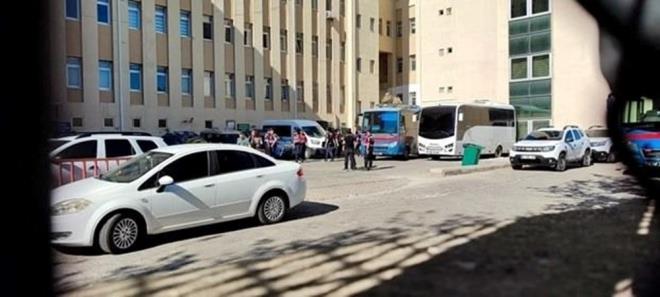 Adli tp uzmanlarnn ilk izlenimlerinde, ocuun cesedinde ciddi anlamda rme balam olduu tespit edildi.    Raporda, "Gzle grnr bir kesici-delici alet veya ateli silah yaralanmas yok." denildi.    Ayrca i kanama bulgusu elde edilmedii belirtildi.