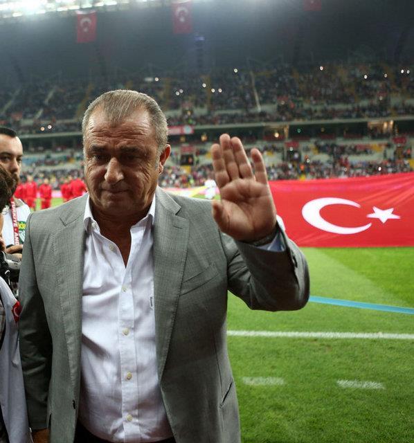 <p><b>10 Eyl�l Sal�-Saat 20:59 (Romanya ma�� �ncesi):</b></p>  <b>�nal Aysal:</b> "Hocam ba�ar�lar.. Allah yard�mc�m�z olsun.."  <p>Terim'den g�z�ken bir YANIT yok..</p>