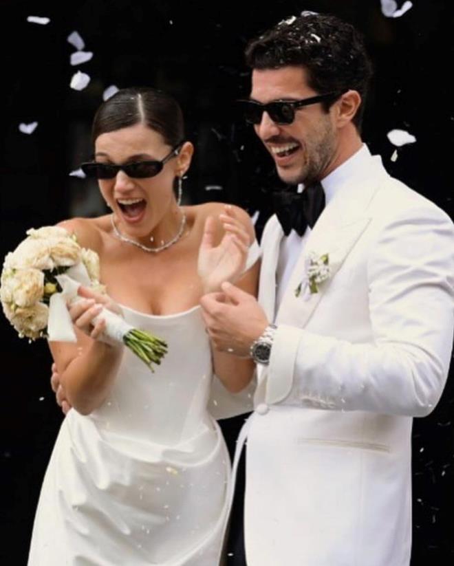 Pnar Deniz ile Kaan Yldrm, talya'nn bakenti Roma'da sade bir nikah treniyle dnyaevine girdi.