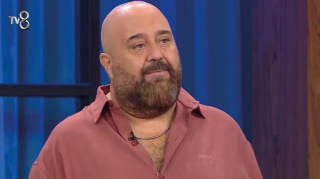 'BEN CEZA VERLMES GEREKTN DNYORUM'  <p>  Somer ef, "Burada bir kural ihlali var. Dierleri tabii kendi tabana bakt. 9. numaral kural, 'baka bir yarmacnn yemeine veya rnne bakamazsnz' diyor. Sen sadece sreden sonra izin almadan kendi yemeini yemiyorsun stne stelik baka bir yarmacnn tabana bakyorsun. 7. haftadayz ve hala size kurallar hatrlatyoruz. ekin telefonunuza ve kurallar renin artk. Ben burada bir ceza verilmesini dnyorum" dedi.