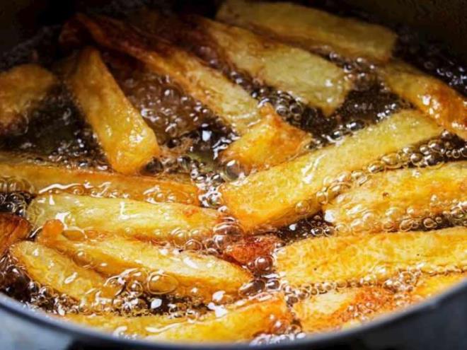 KIZARTMA  <br>  Belirli miktarda ve t�rde t�ketildi�inde ya� temel besin kaynaklar�ndan biridir.<br>  Bununla birlikte, ba��rsaklar�n sa�l���, k�zart�lm�� yiyeceklerden de etkilenebilir. Sindirim sistemine zarar verirken, k�zarm�� yiyecekler ba��rsak hareketlerinde istenmeyen de�i�iklikler yapabilir.<br>  Bu besinler, k�t� ba��rsak bakterilerinin geli�mesi i�in uygun bir ortam olu�turan mideniz �zerinde de ayn� zararl� etkileri olabilir.<br>  Izgara ve f�r�nda pi�irilmi� yiyecekler, k�zarm�� yiyeceklerden �ok daha uygun olabilir.