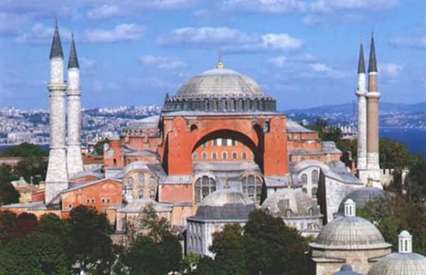 Nurbanu Sultan'n cenazesi, Ayasofya Camii'nde bulunan II. Selim Trbesi'ne defnedilmitir.