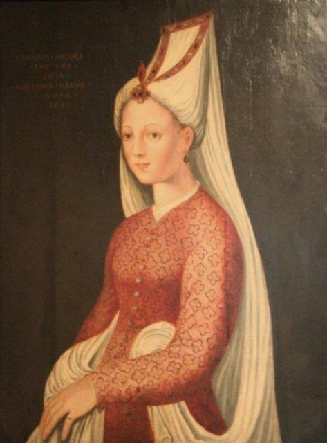 Mihrimah Sultan: 1522 ylnda, Osmanl padiah Kanuni Sultan Sleyman ile ei Hrrem Sultan'n Mehmed'den sonraki ilk ocuu olarak dnyaya geldi. Mihrimah'a, Farsa'da Gne ile Ay anlamna gelen adn, babas Sultan Sleyman koydu.