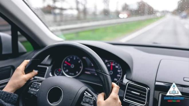 Ksa bir zaman nce evre Bilimi ve Teknolojisi dergisinde yaynlayan aratrmaya gre ABD'nin 30'a yakn eyaletinde 2015 ylndan bugne dek retilen 101 elektrikli, gazl ve hibrit otomobil modelinin iinde alev geciktirici madde kullanld.