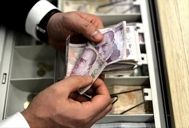 KYK BURS BAVURULARI NASIL YAPILIR?    Burs/kredi bavurular her yl yazl ve grsel basn yoluyla kamuoyuna duyurulan tarihler arasnda e-Devlet zerinden alnmaktadr.    e-Devlet ifresi olmayan rencilerin PTT ubelerine giderek mutlaka e-devlet ifresi almalar veya dier e-devlet giri yntemlerinden birine (internet bankacl, e-imza, mobil imza, T.C. kimlik kart) sahip olmalar gerekmektedir.    KYK burs bavurular 2024-2025: KYK burs/kredi bavurular ne zaman balayacak? - 4  Bavuru srasnda renciden ekonomik, sosyal ve eitim durumuna ilikin bilgiler talep edilmekte ve bu bilgiler kamu kurumlarndan alnan veriler ile karlatrlarak teyit edilmektedir.    Yaplan deerlendirme sonucunda bte durumuna gre belirlenen sayda renciye burs verilmekte, durumu mevzuata uygun dier tm rencilere ise renim kredisi verilmektedir.