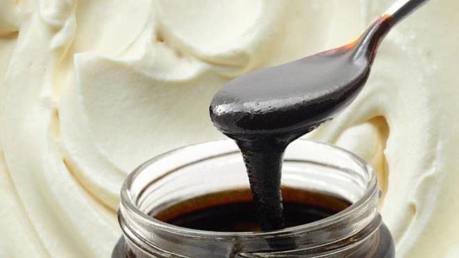 KALS�YUM, DEM�R D��MANI<p>  Kalsiyum ve demir i�eren besinlerin birlikte t�ketilmesi, v�cuda bir katk� sa�lamadan v�cuttan at�lmas�na neden olabiliyor. Bunun sebebi, kalsiyumun demir emilimini azaltmas�.