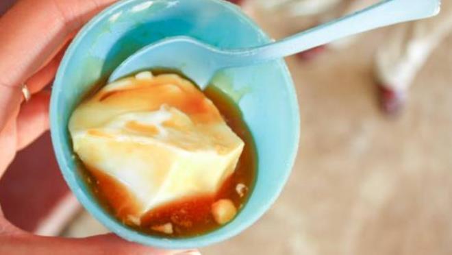 NEDEN YO�URT VE PEKMEZ� B�RL�KTE T�KET�LMEZ?<p>  Sa�l�k i�in �ok faydas� olan pekmez ve yo�urt, bir araya geldi�inde birbirlerini n�trl�yor. Demir y�n�nden zengin olan pekmez, kans�zl��a iyi gelmesiyle �ne ��k�yor. Kemik geli�imini destekleyen yo�urt ise kalsiyum bak�m�ndan olduk�a zengin olu�uyla pek �ok ki�inin g�zdesi.