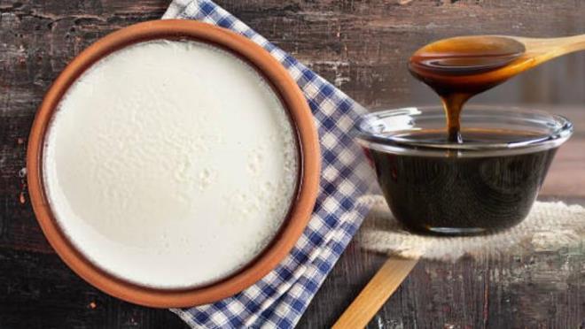 S�T VE S�T �R�NLER� DEM�R EM�L�M�N� AZALTIYOR<p>  �zellikle s�t ve s�t �r�nleri, demirin emilimini azaltt���ndan, hi�bir i�e yaramadan demir eksikli�ine sebep olabiliyor. Bu y�zden, yo�urdun i�ine pekmez, kuru meyve kuruyemi� eklenmemesi uzmanlar�n �nerileri aras�nda yer al�yor.