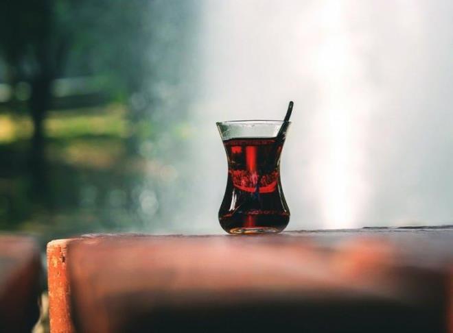 �ay demlendikten sonra, tanenler ve ��z�lmesi zor nitrojenli bile�ikler s�v�da birikir.