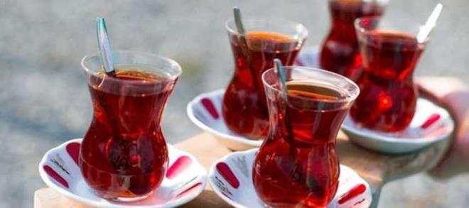 E�er bu s�re uzarsa sa�l�k i�in tehlikeli olabiliyor. Hatta �inliler bayatlam�� �ay� "y�lan zehri" olarak tan�ml�yor.