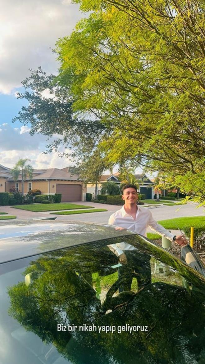 Bir sredir Yiit nand ile ak yaayan eski Survivor ampiyonu evlendi.