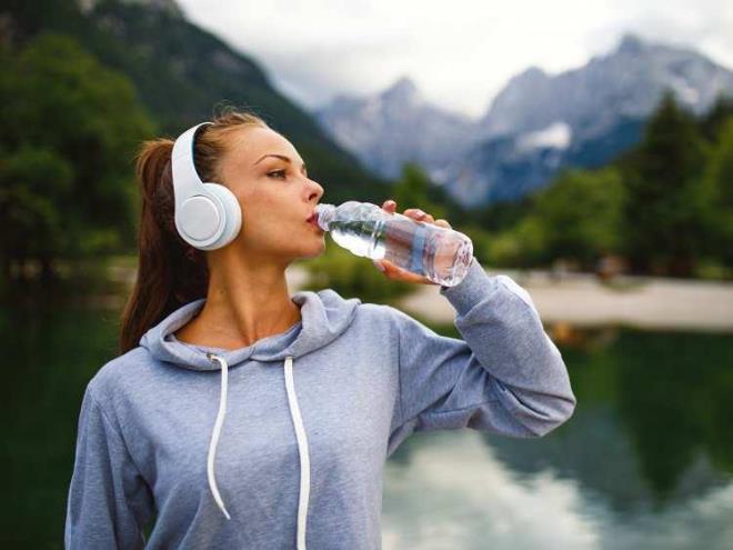 Meyveler eker orannn yan sra ierisinde maya da bulundurduu iin meyve yedikten hemen sonra su imek mide asitlerini seyreltir. Bu durumda mayann gelimesine ve midede gaz birikimine sebep olabilecek karbondioksit ve alkol retir.
