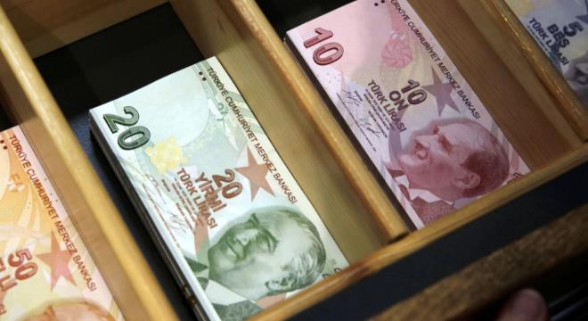 PRM GNLERNDE FARKLI UYGULAMALAR<p>  2008'de gerekletirilen reform ile SSK, Ba-Kur ve Emekli Sand tek at altnda, SGK bnyesinde birleti. Ancak her bir kurumun kendine has prim deme sistemleri ve emeklilik artlar hala devam ediyor. Bu da  kurum arasnda bir norm birlii salanamamasna neden oluyor.