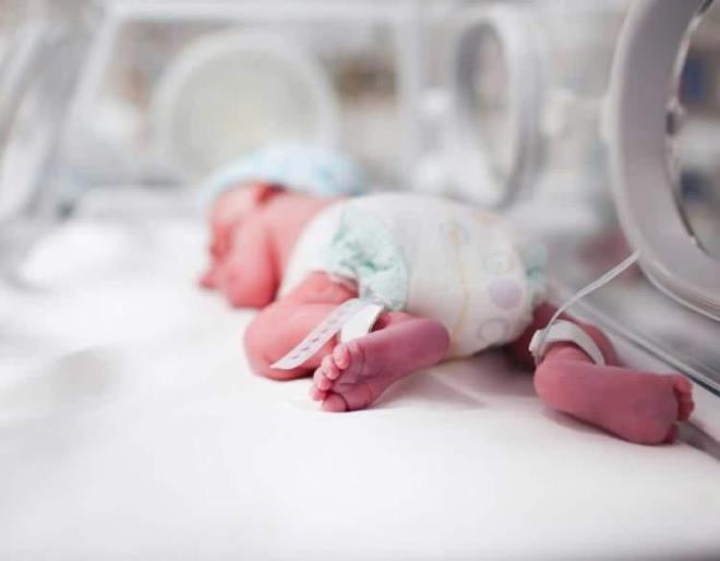 Doumda bir kusur ile dnyaya gelen yeni doan bir bebek herkesi akna evirdi.