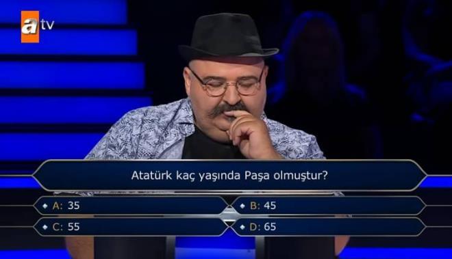 Mehmet Er, soruyu cevapladktan sonra merhum annesini anmak istedi. Annesinden bahseden yarmac gzyalarna hakim olamad.