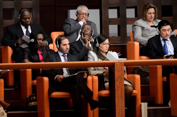 TBMM Genel Kurulu, Meclis Ba�kan� Cemil �i�ek'in ba�kanl���nda topland�. TBMM Ba�kan� Cemil �i�ek, birle�imi a�arak, toplant� yeter say�s�n�n bulundu�unu belirtti. �i�ek, daha sonra 24. D�nem 4. Yasama Y�l�'n�n sunu� konu�mas�n� yapt�. Yeni Yasama y�l� i�te bu g�r�nt�lerle a��ld�.